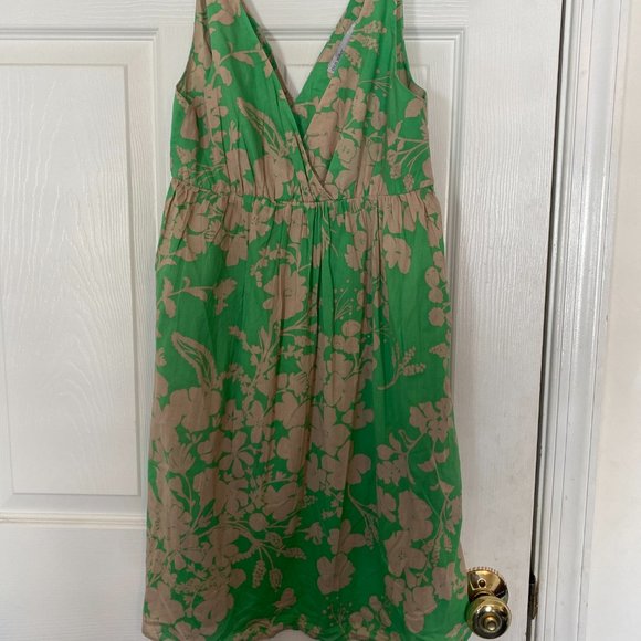 Green Dress with Tan Floral Pattern - Picture 4 of 4